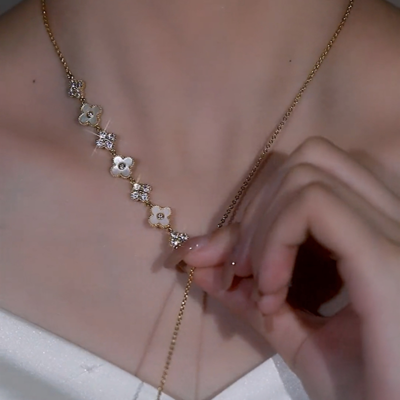 Ogrlica s bakrenim školjkom i cirkonima, privjesak od školjke, kutijasti lanac, mikro ugradnja