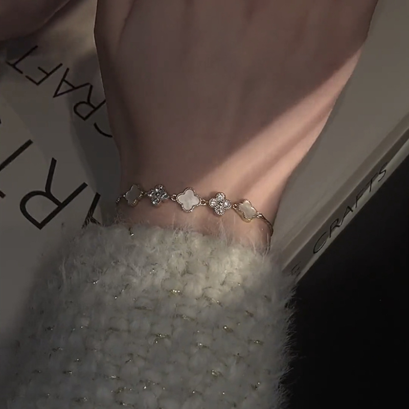 Ogrlica s bakrenim školjkom i cirkonima, privjesak od školjke, kutijasti lanac, mikro ugradnja