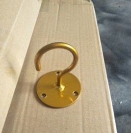 Kovácsoltvas egysoros horog mennyezetre vagy falra, teherbírás 10 kg