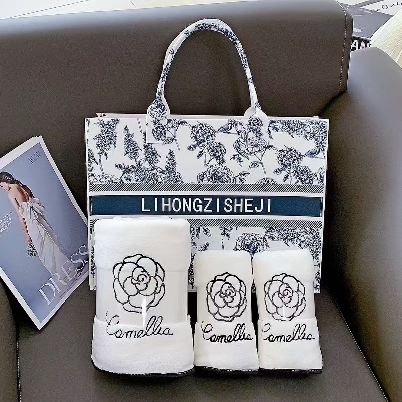 Kamélia törölközők háromrészes szett, korall plüss anyag, ajándékdobozos csomagolás, 260 g/m², sima szövés, logónyomás elérhető