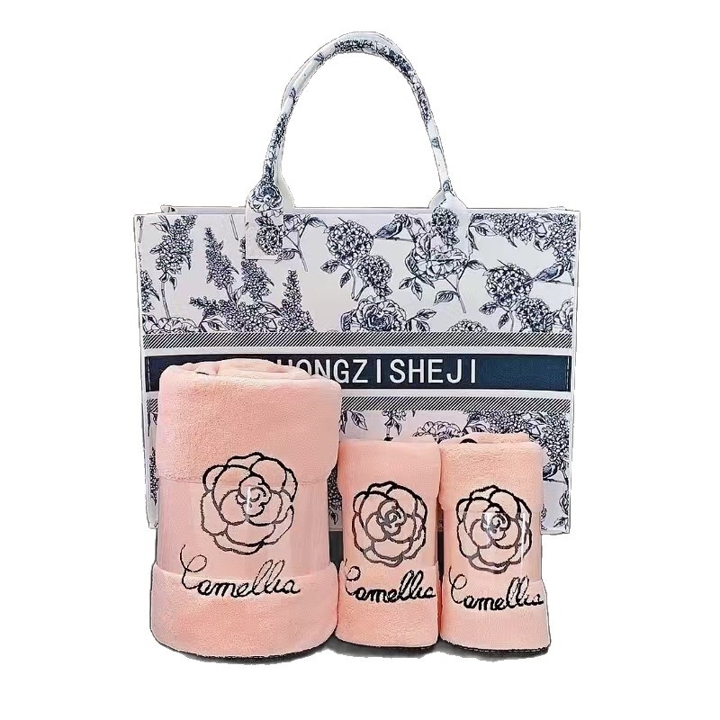 Kamélia törölközők háromrészes szett, korall plüss anyag, ajándékdobozos csomagolás, 260 g/m², sima szövés, logónyomás elérhető