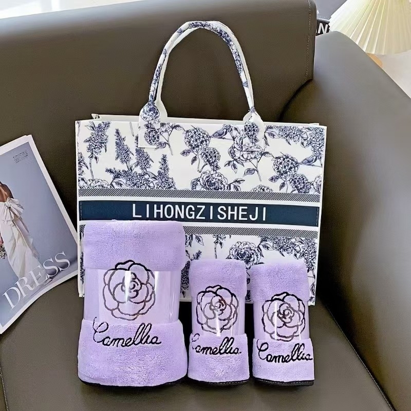 Kamélia törölközők háromrészes szett, korall plüss anyag, ajándékdobozos csomagolás, 260 g/m², sima szövés, logónyomás elérhető