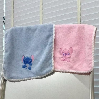 Stitch ušiveni Cartoon set za kupaće ručnike — Cartoon otisak, velur tekstura, poliester, težina 301–350 g, Ply vlakna, tkanje Weft