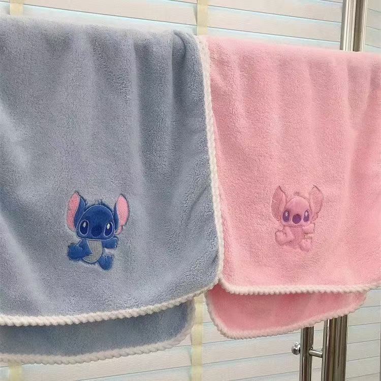 Stitch ušiveni Cartoon set za kupaće ručnike — Cartoon otisak, velur tekstura, poliester, težina 301–350 g, Ply vlakna, tkanje Weft