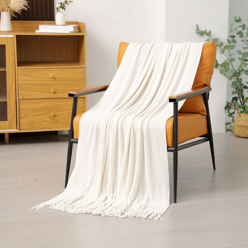 Плетено одеяло от акрилно влакно; тегло 500–799 г; проста шарка; скандинавски стил; подходящо за всички сезони