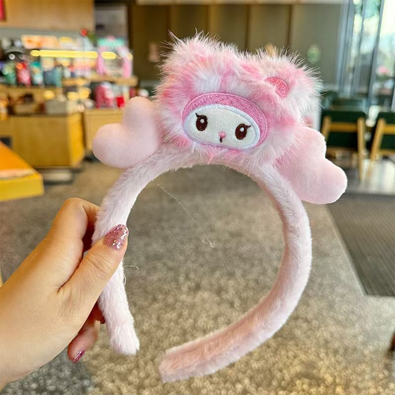 Детска лента за коса с плюшено животинче – ръчна изработка, аксесоар от плат за момичета, стил сладък и свеж (пролет 2025)