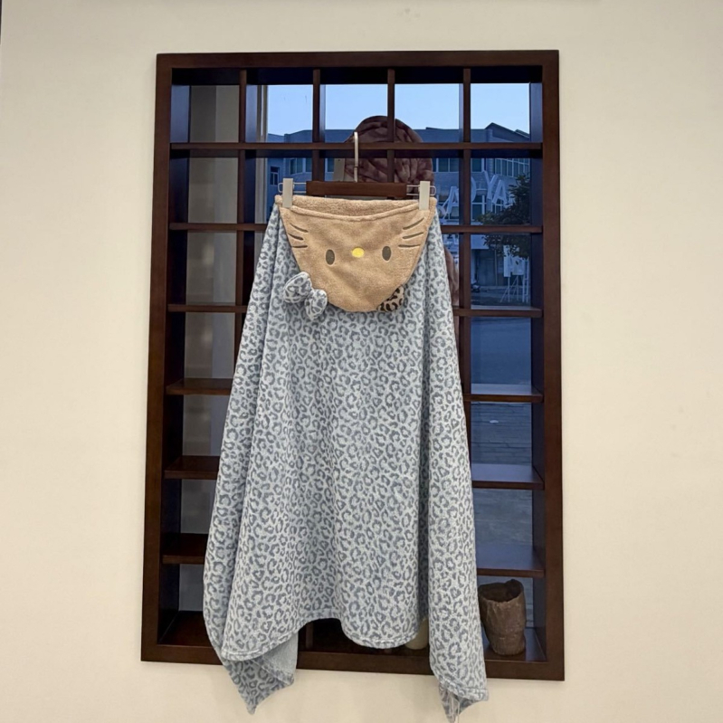 Ogrtač za kupanje s kapuljom, leopard uzorak, crtani mačak, koralni flekse, nosivi ručnik za kupanje — Princess serija, poliester, 260 g, zima