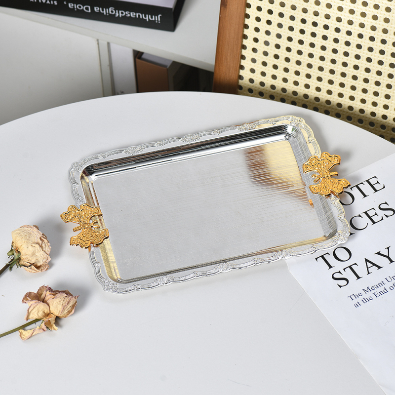 Nalin pladanj za voće – Europski pravokutni pladanj s otvorenim čipkastim metalnim ukrasom, lagani luksuz i jednostavnost; pogodna za torte, grickalice i pladnje za nakit; lansiranje ljeta 2025; šifra proizvoda 2250/3gh84