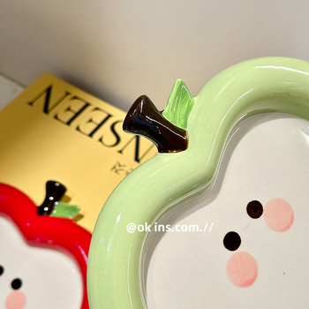 Porcelanska ploča u obliku jabuke, nepravilan oblik, karikatura uzorak, podglazurno završna obrada, otporna na mikrovalnu