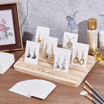 Masszív fa ékszerkijelző állvány gyűrűk, nyakláncok és fülbevalók számára – nordic stílus