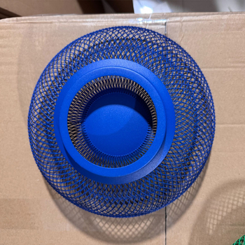 Geležinis dėklas su tinklelio formos paukščių lizdais – šiuolaikinio minimalistinio stiliaus, tinkamas kavos stalui, prekės kodas bsadggrf, prekė independent