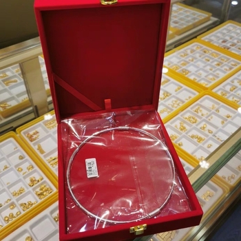 Sanjin Szövetes Ékszerdoboz Baba Nyaklánchoz, Fém Hardverrel és Ékszercsomagolással