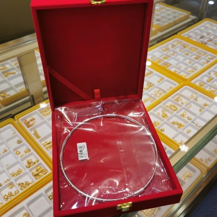 Sanjin Szövetes Ékszerdoboz Baba Nyaklánchoz, Fém Hardverrel és Ékszercsomagolással