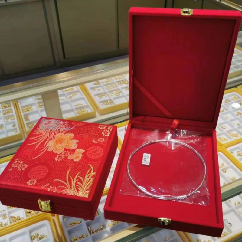 Sanjin Szövetes Ékszerdoboz Baba Nyaklánchoz, Fém Hardverrel és Ékszercsomagolással