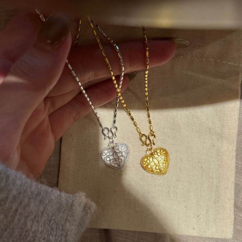 Náhrdelnik od S925 srebra s čipkastim srcem, višeslojni geometrijski privjesak na regularnom lancu, elektroplatiniranje, srednjovjekovni stil.