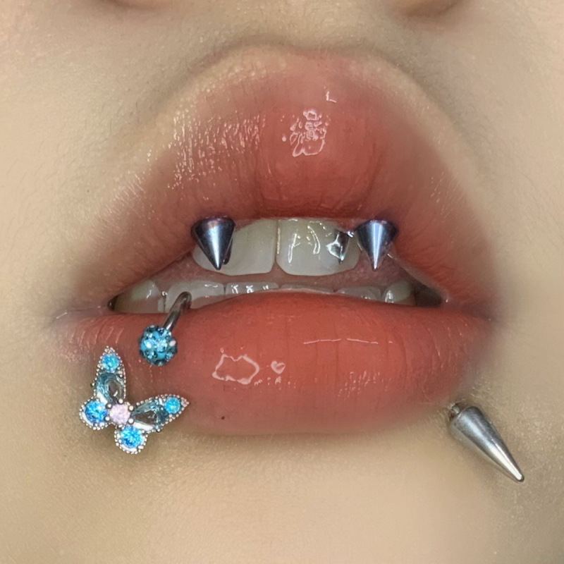 Inel pentru buze cu montură de diamant, motiv fluture, strălucire tri-color, oțel titan