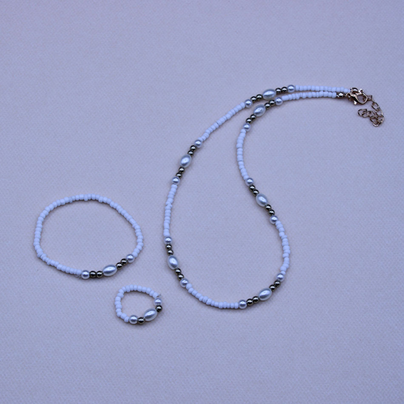 Детски комплект: колие и гривна с пеперудна висулка, оризови мъниста, ланец с топчета, пластмаса/смола, висулка от сплав, за деца 3–10 г