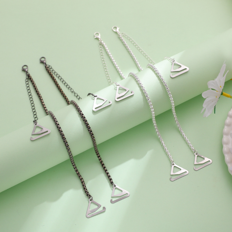 Λουρί σουτιέν με τετράγωνη αλυσίδα μαργαριριών, αντιολισθητικό, χωρίς ραφές, μεταλλικό, με κομμένες λεπτομέρειες, κυκλοφορία άνοιξη 2025