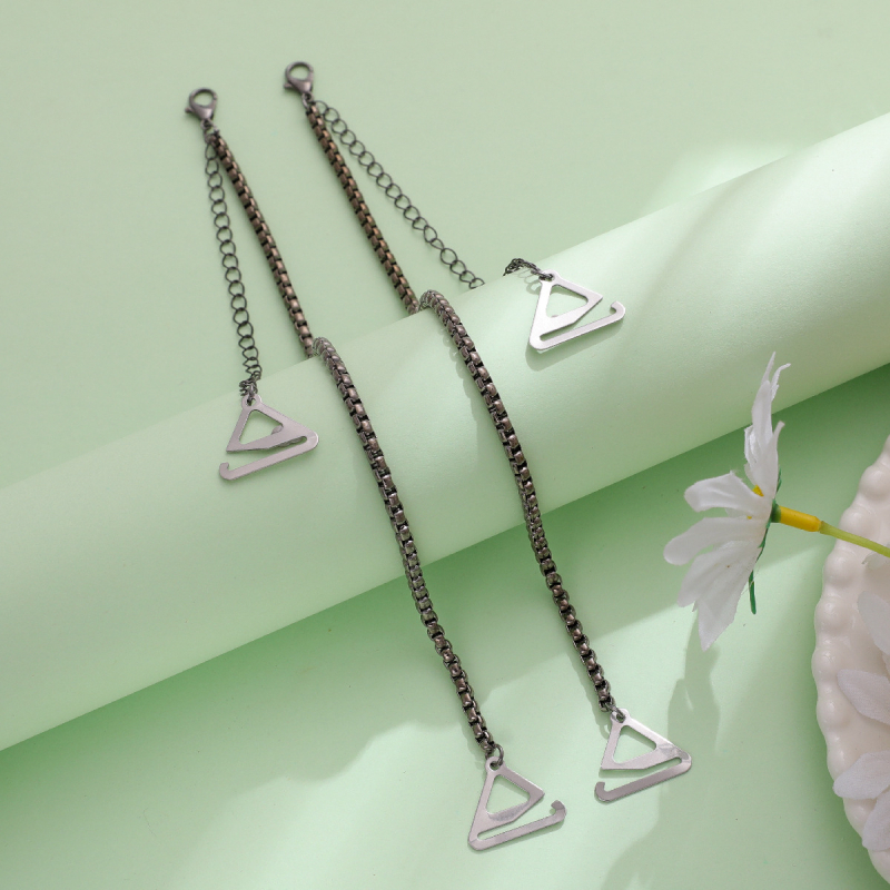 Λουρί σουτιέν με τετράγωνη αλυσίδα μαργαριριών, αντιολισθητικό, χωρίς ραφές, μεταλλικό, με κομμένες λεπτομέρειες, κυκλοφορία άνοιξη 2025