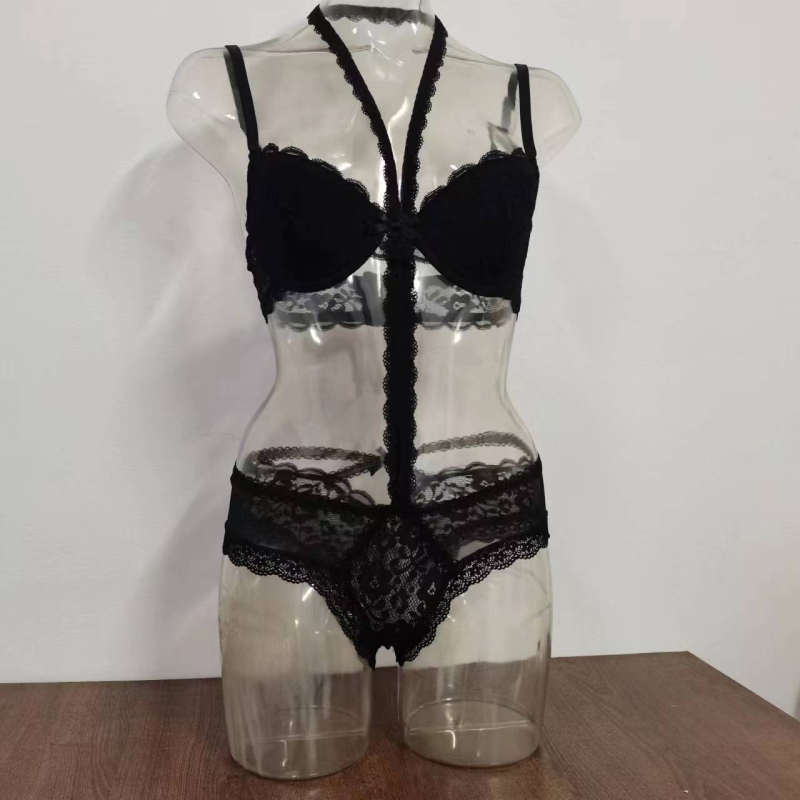 Σετ σουτιέν με halter λαιμό και αποσπώμενες τιράντες | 3/4 κύπελλα, λεπτά διαμορφωμένα | Δαντέλα πάνω σε νάιλον 80–90% | Πίσω κούμπωμα τριών σειρών, ρυθμιζόμενο