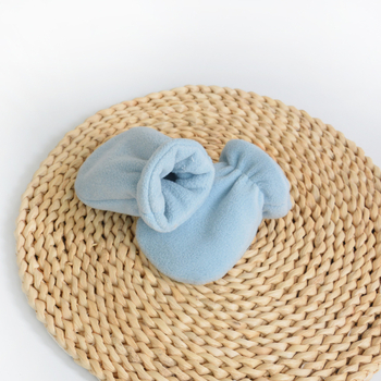 Újszülött babakesztyűk polár fleece, uniszex, varrat nélküli kialakítás, meleg és vastag, egyszínű minta, 0-1 év, téli és tavaszi szezonra