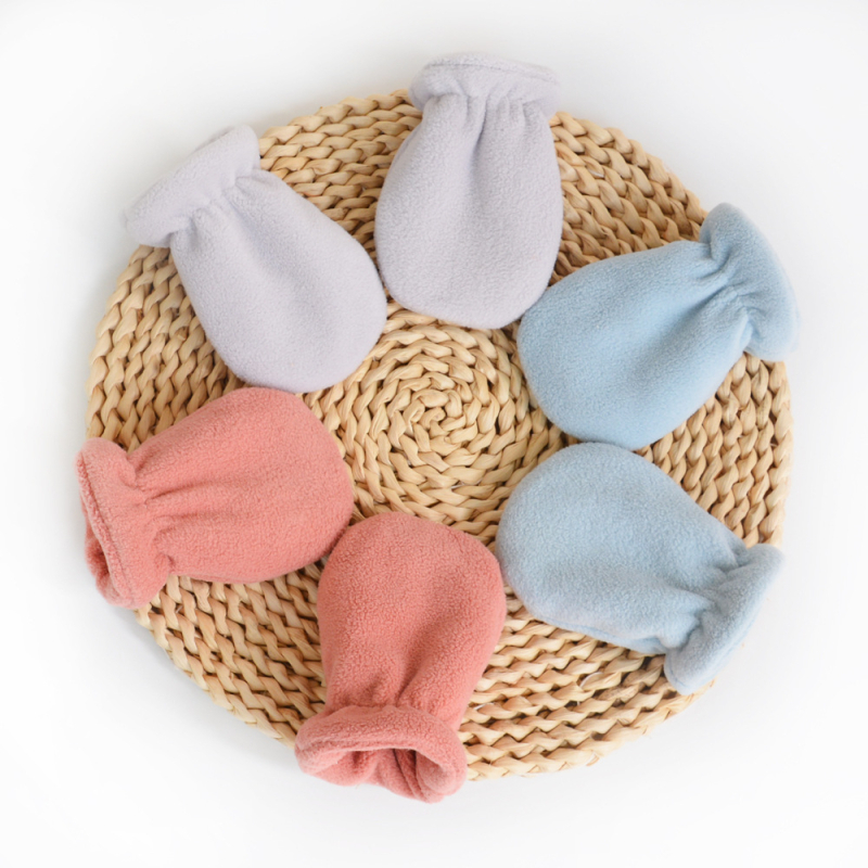 Újszülött babakesztyűk polár fleece, uniszex, varrat nélküli kialakítás, meleg és vastag, egyszínű minta, 0-1 év, téli és tavaszi szezonra