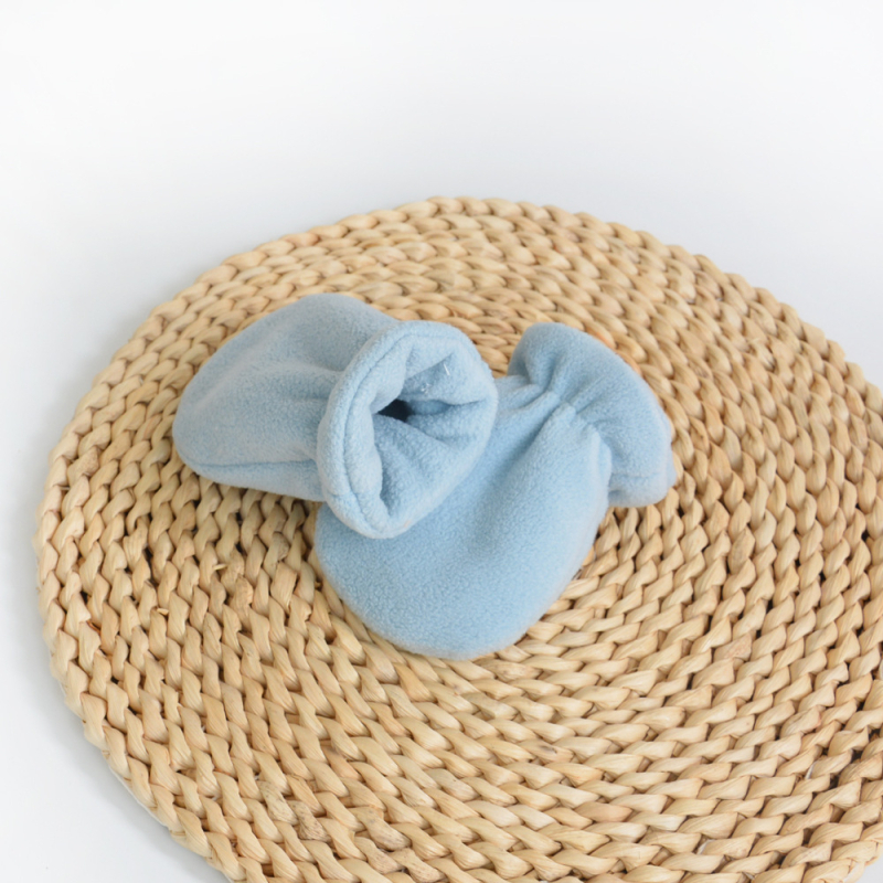 Újszülött babakesztyűk polár fleece, uniszex, varrat nélküli kialakítás, meleg és vastag, egyszínű minta, 0-1 év, téli és tavaszi szezonra