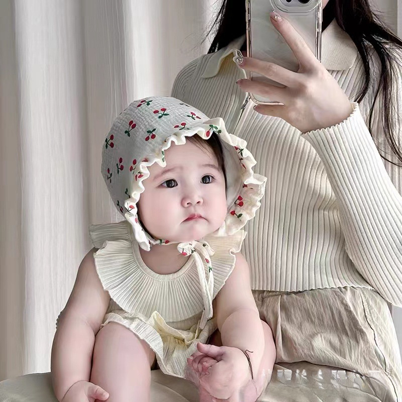 Kapa za bebe u dvorskom stilu — pamuk, kupolasti vrh, široki obod, zaštita od sunca, prozračna, za 0–12 mjeseci (proljeće–jesen)