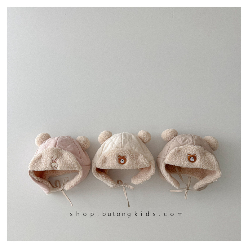 Vunena kapa s flecom za uši, kupolni kroj, topla i otporna na vjetar; za dob 6–12 mjeseci, 1–2 godine i 2–4 godine