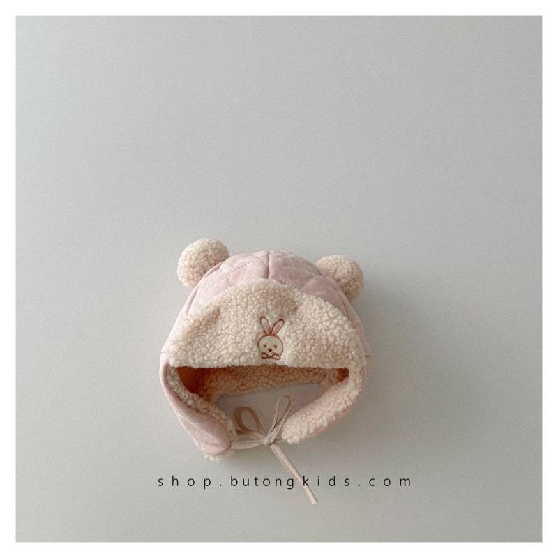 Vunena kapa s flecom za uši, kupolni kroj, topla i otporna na vjetar; za dob 6–12 mjeseci, 1–2 godine i 2–4 godine