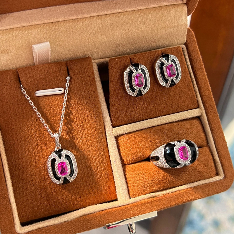 Buccellati-stil vintage set nakita: naušnice, ogrlica i prsten, elektroplatiranje, O‑lanac, privjesak od legure, motiv mačka/Snoopy