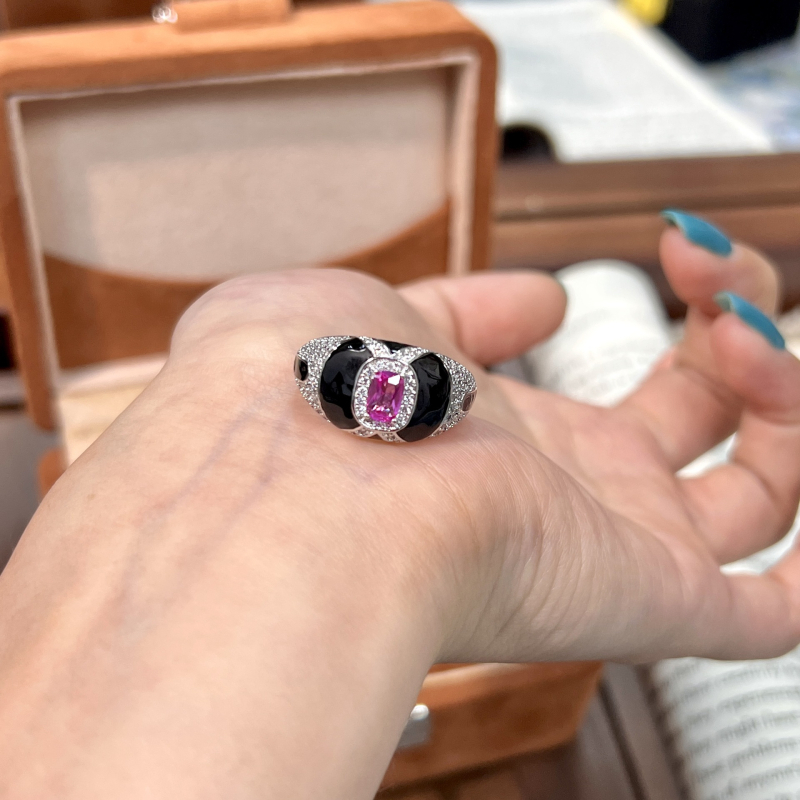Buccellati-stil vintage set nakita: naušnice, ogrlica i prsten, elektroplatiranje, O‑lanac, privjesak od legure, motiv mačka/Snoopy