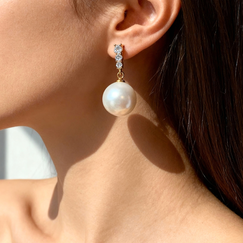 Cercei cu formă geometrică, stil zână; material: sidef; tijă de urechi: argint 925; finisaj: electroplacare.