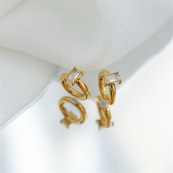 Fülcsipesz fülbevaló – titan‑cső, elektropolírozás, édes hűvös szél stílus, személyes tendencia