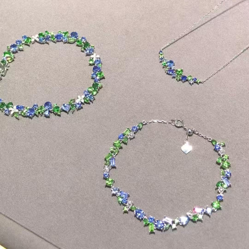 Set de bijuterii din trei piese: rhinestones verzi-azurii, geometrice, multistrat, aliaj, 41–50 cm