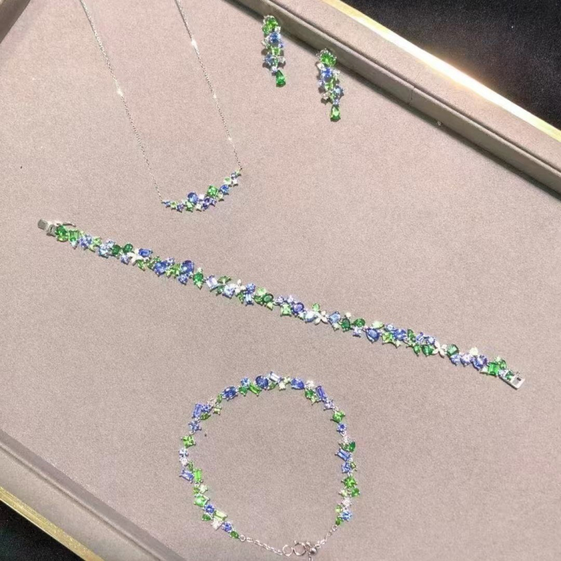 Set de bijuterii din trei piese: rhinestones verzi-azurii, geometrice, multistrat, aliaj, 41–50 cm