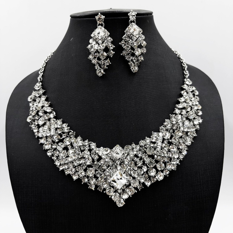 Vjenčani set nakita: naušnice i ogrlica; rhinestones kristali; legura; galvanizirano pokovavanje; lanac tipa O