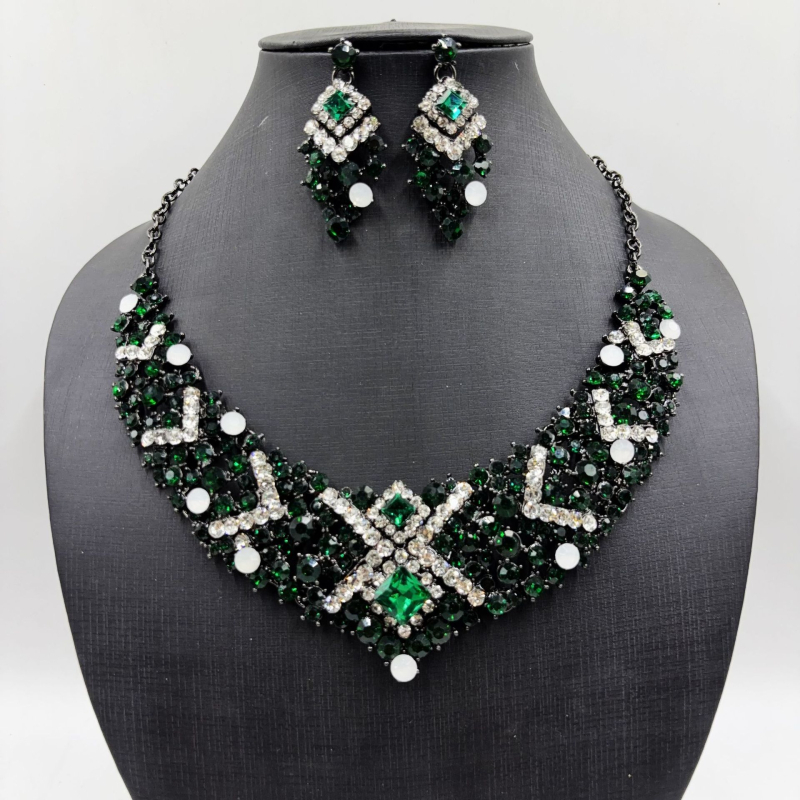 Vjenčani set nakita: naušnice i ogrlica; rhinestones kristali; legura; galvanizirano pokovavanje; lanac tipa O