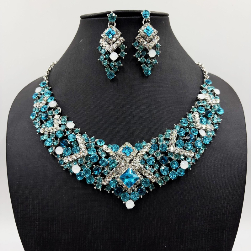 Vjenčani set nakita: naušnice i ogrlica; rhinestones kristali; legura; galvanizirano pokovavanje; lanac tipa O