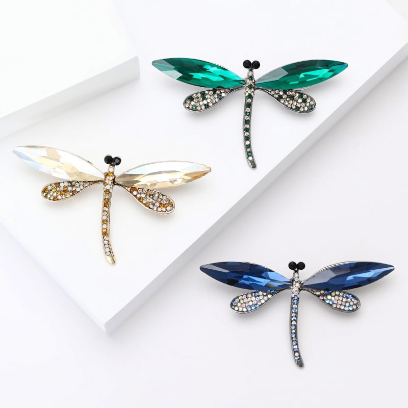 Broš s kristalima u obliku insekta, ženski, svestran stil — legura • Beautiful jewelry • elektroplatiranje • proljeće 2025 • dekoracija