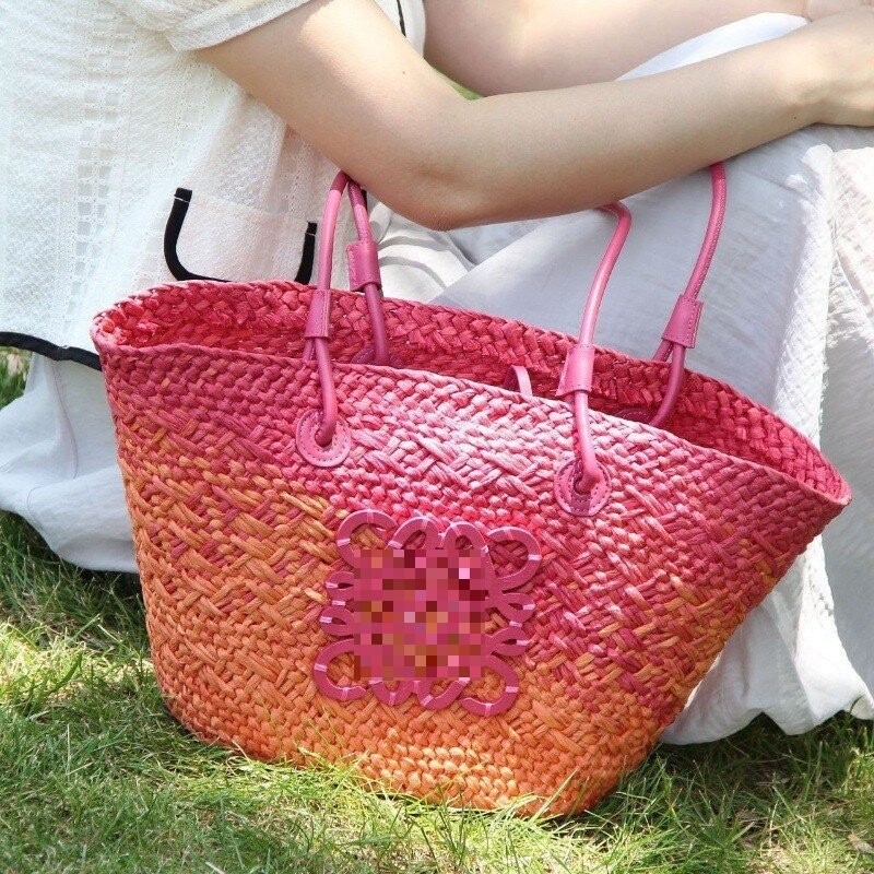 Válltáska papírral szőtt anyagból, városi letisztult stílus, dumpling alakú, nyitott tetejű, belső zseb a mobiltelefon számára