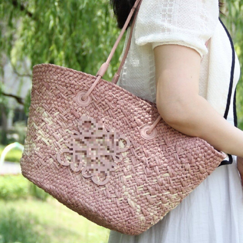 Válltáska papírral szőtt anyagból, városi letisztult stílus, dumpling alakú, nyitott tetejű, belső zseb a mobiltelefon számára