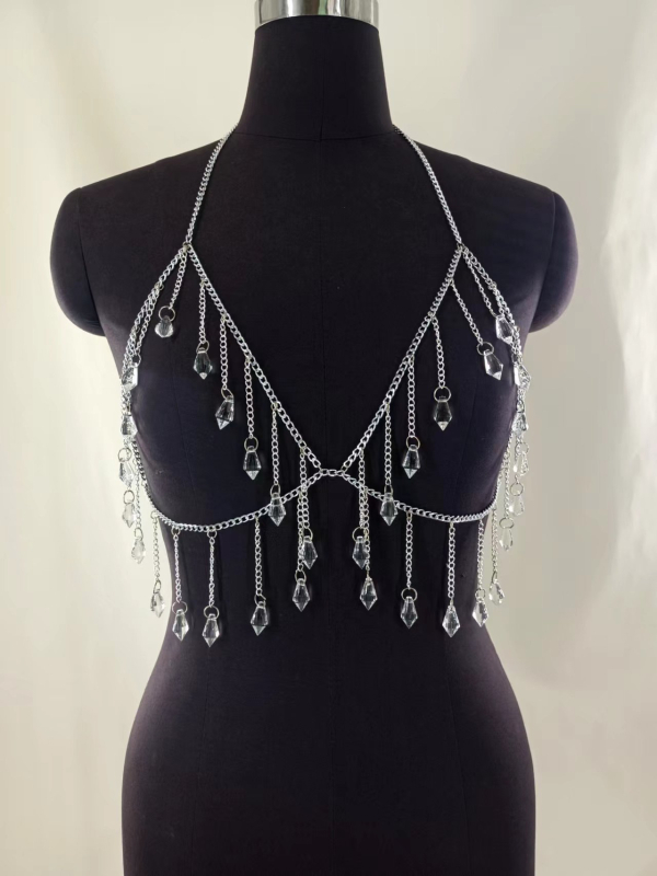 Női kristálytestlánc geometriás dizájnnal, bojtos medállal, beépített kristályokkal, ötvözetbe illesztett mesterséges gemek