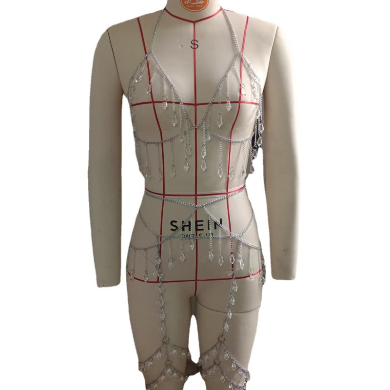 Női kristálytestlánc geometriás dizájnnal, bojtos medállal, beépített kristályokkal, ötvözetbe illesztett mesterséges gemek