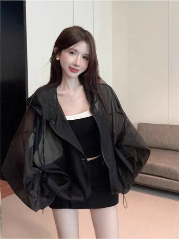 Свободна кройка с качулка, леко яке с дълъг ръкав, полиестер 70–80%, тънък