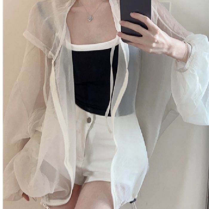 Свободна кройка с качулка, леко яке с дълъг ръкав, полиестер 70–80%, тънък