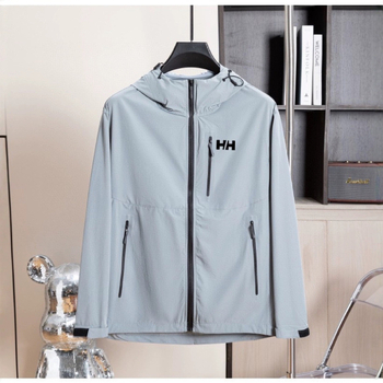 Kapucnis dzseki, UPF50+ napsugárzás elleni védelem, vékony poliészter, cipzáros zsebek, nyár 2025