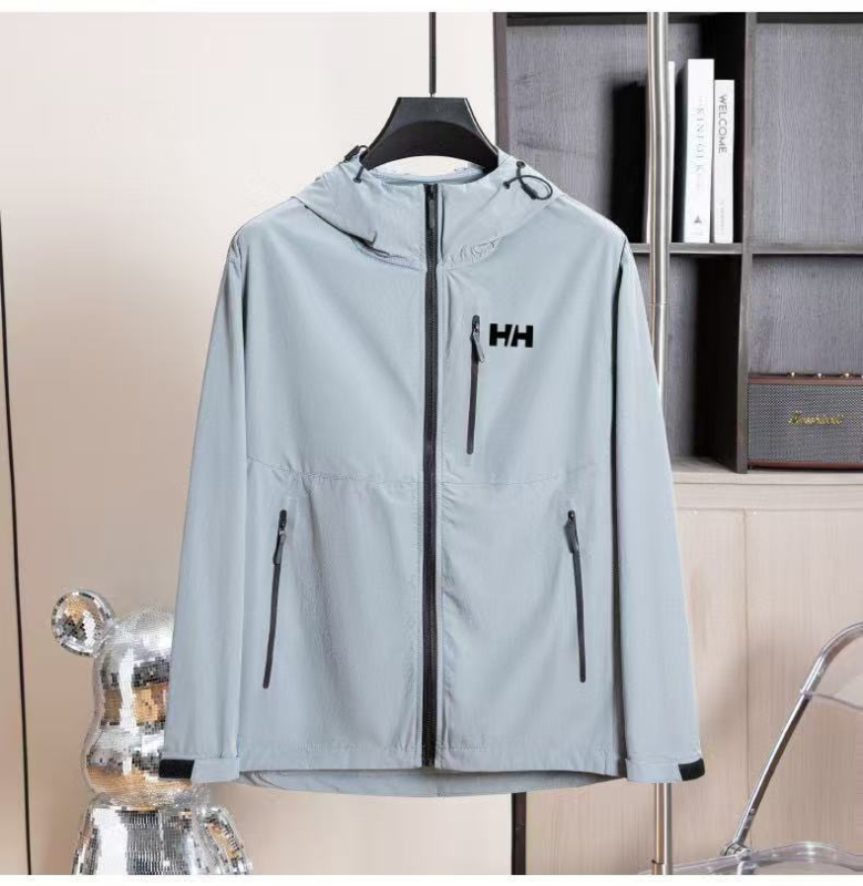 Kapucnis dzseki, UPF50+ napsugárzás elleni védelem, vékony poliészter, cipzáros zsebek, nyár 2025