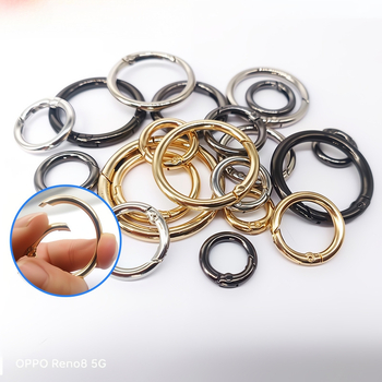 Metāla gredzens atslēgām ar atsperes aizdari, piemērots somām un mobilo telefonu piekariņiem (Materiāls: Cits; Pielietojums: Cits; Zīmols: Cits)