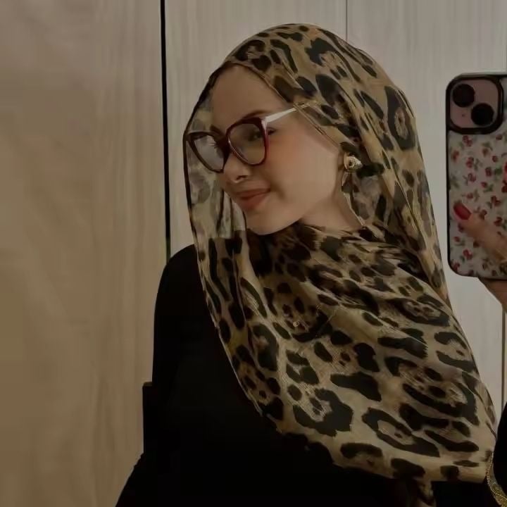 Дълъг шал с леопардов принт, полиестер, warp-knitted текстил, Spring 2025 лансиране, модерен градски стил